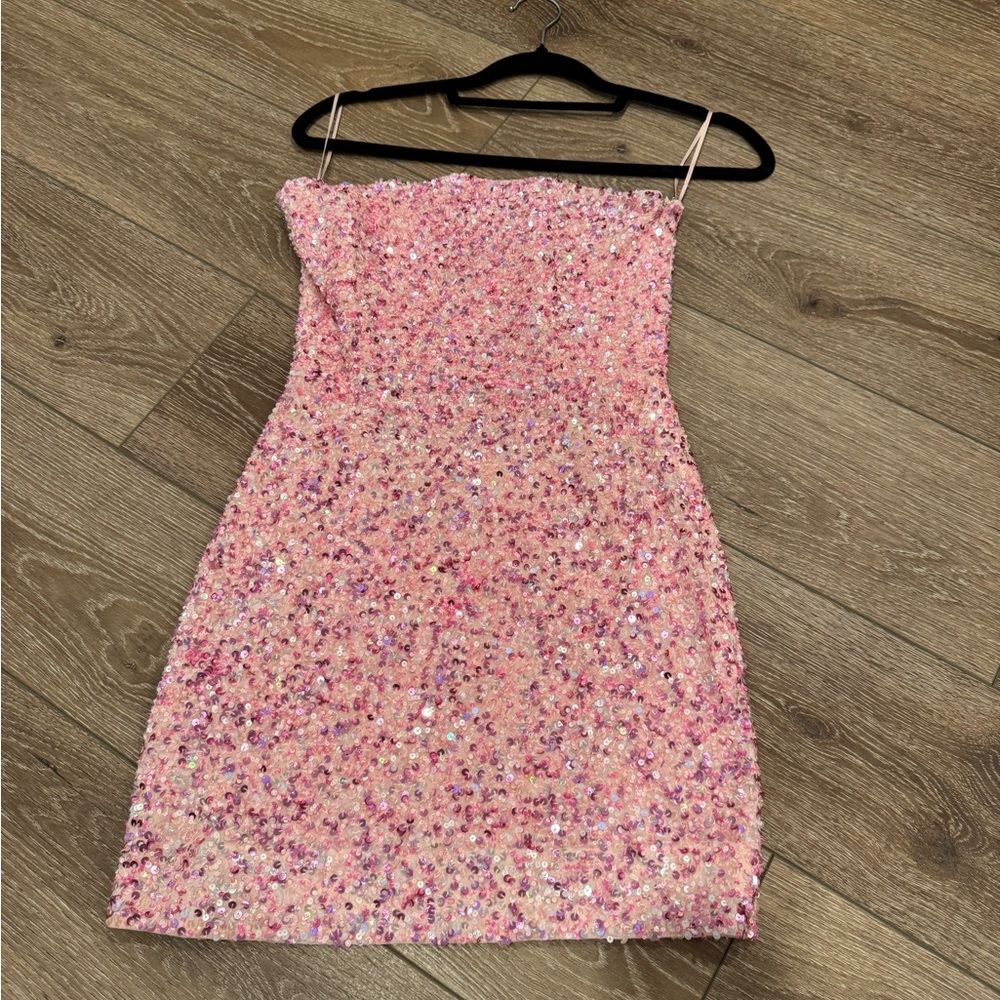 Retrofit mini pink dress